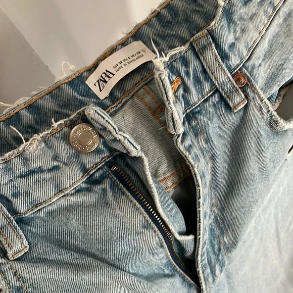 Zara ripped light wash jeans - Picture 1 of 6